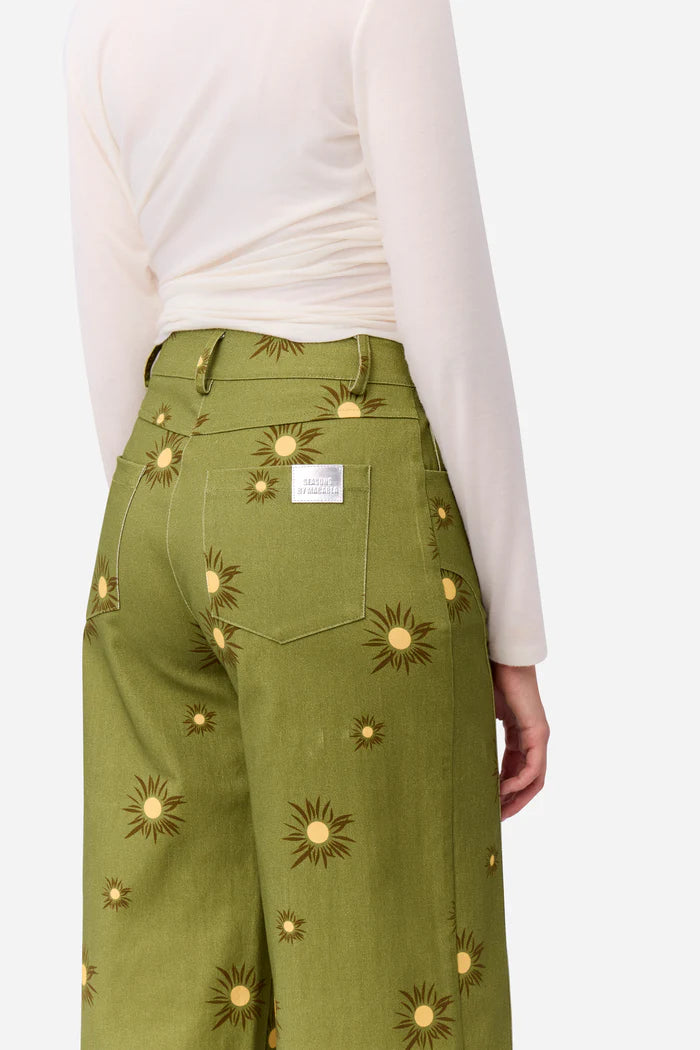 Effortless Chic Wide-Leg Trousers