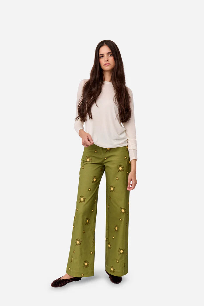 Effortless Chic Wide-Leg Trousers