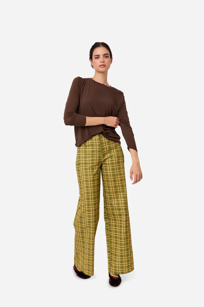 Effortless Chic Wide-Leg Trousers