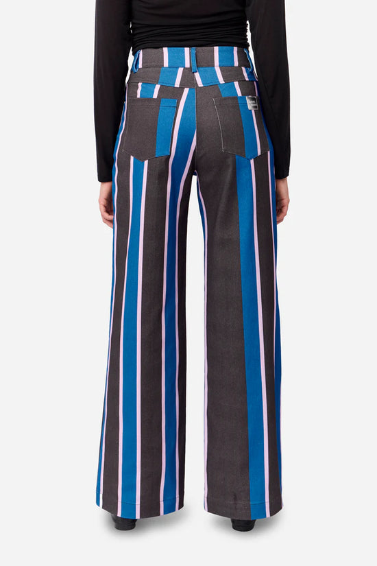 Effortless Chic Wide-Leg Trousers