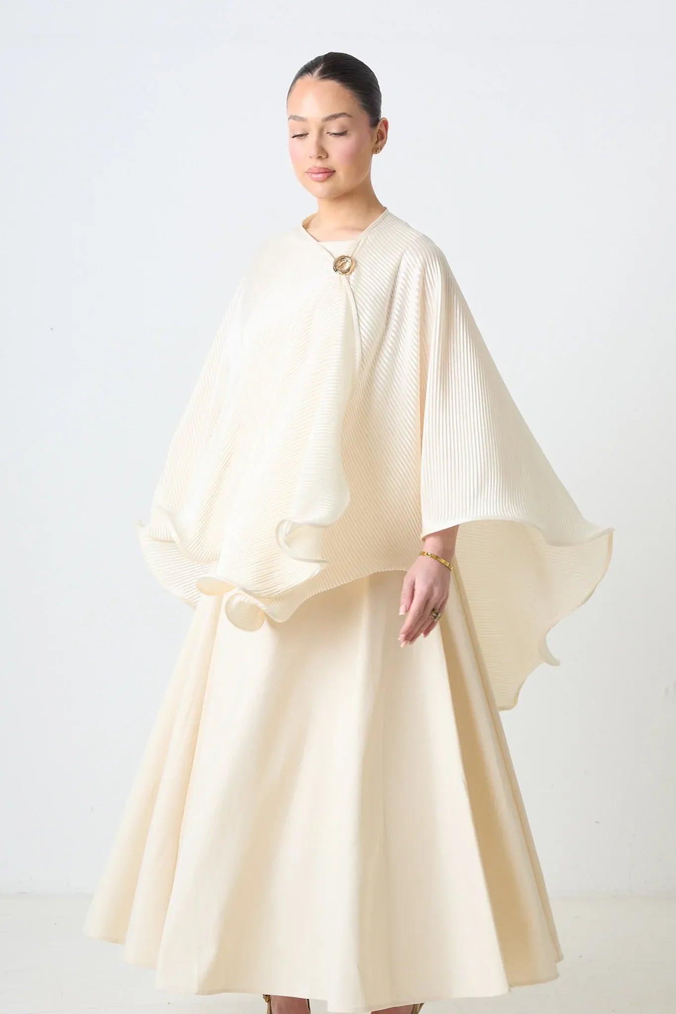Ensemble cape drapée plissée et jupe longue