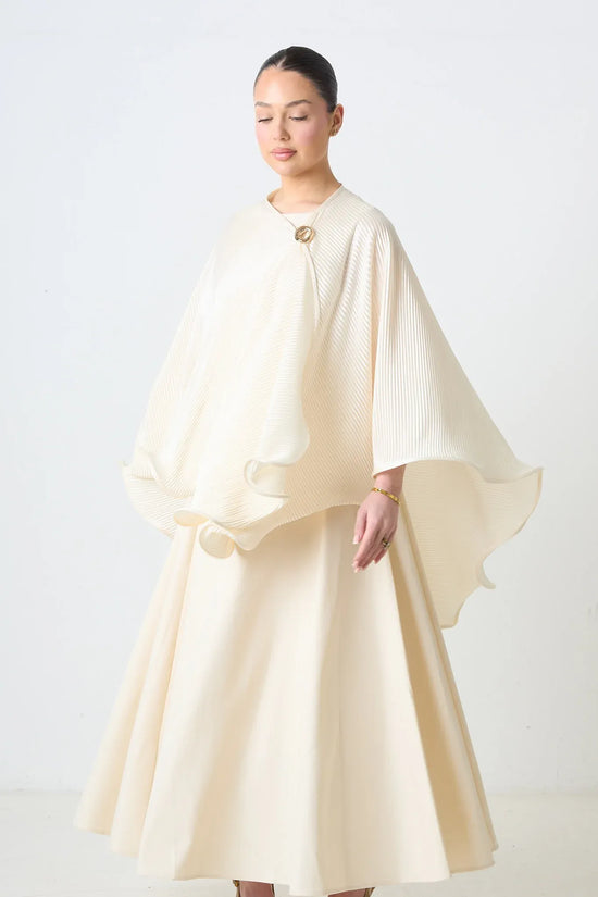 Ensemble cape drapée plissée et jupe longue
