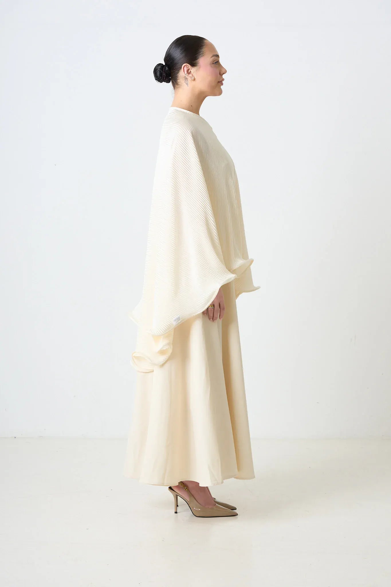 Ensemble cape drapée plissée et jupe longue
