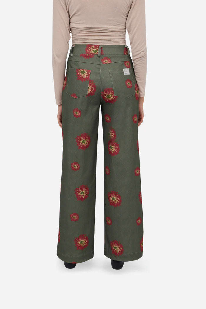 Effortless Chic Wide-Leg Trousers