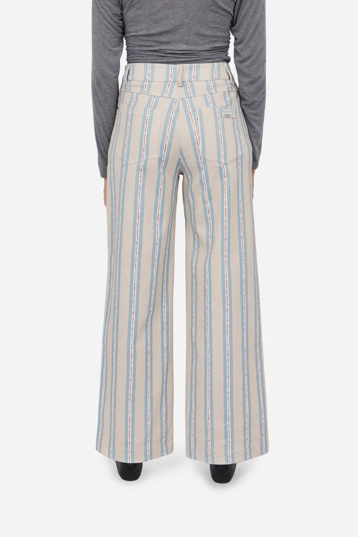 Effortless Chic Wide-Leg Trousers