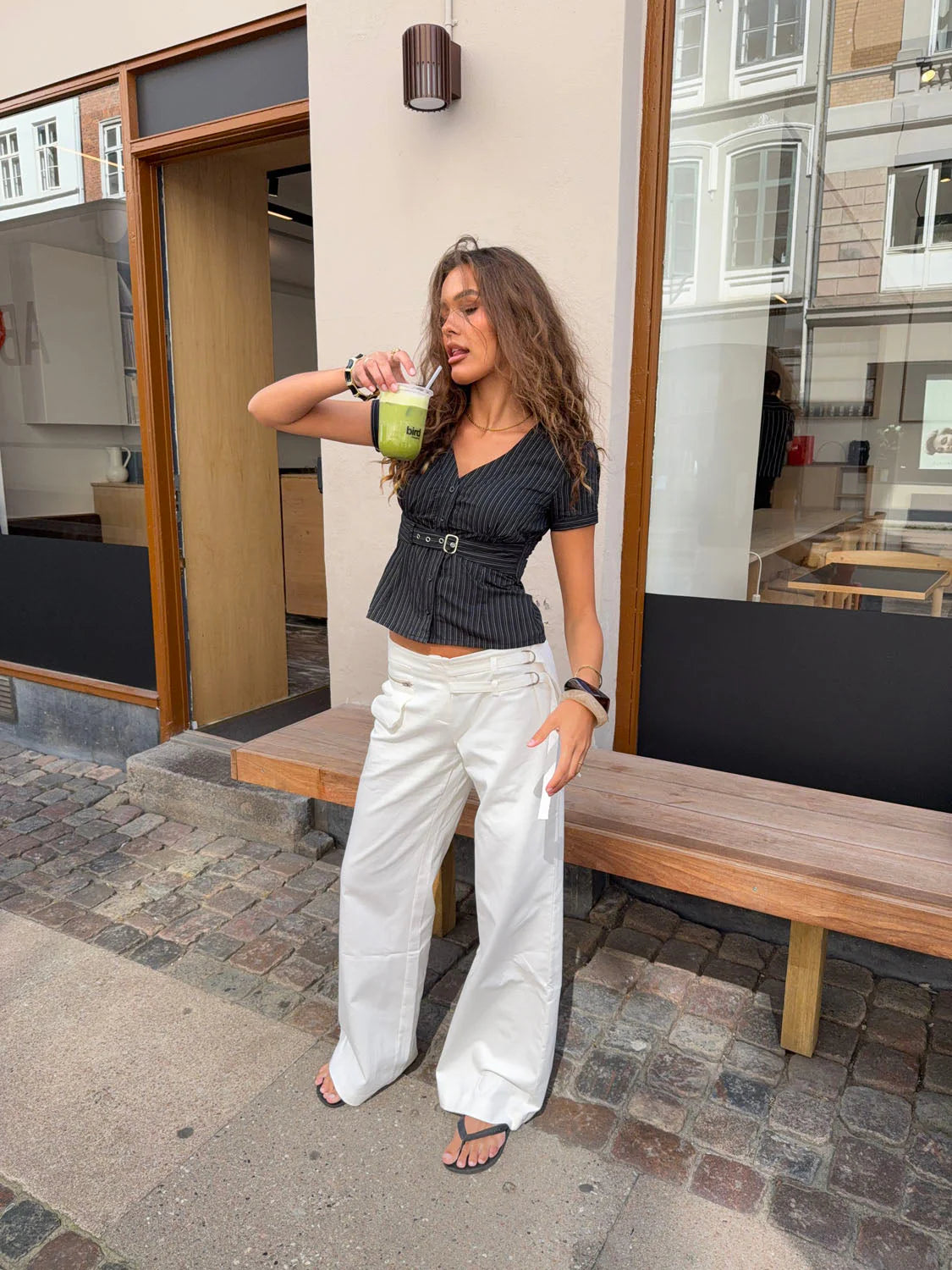 Relaxed Chic Wide-Legged Jeans