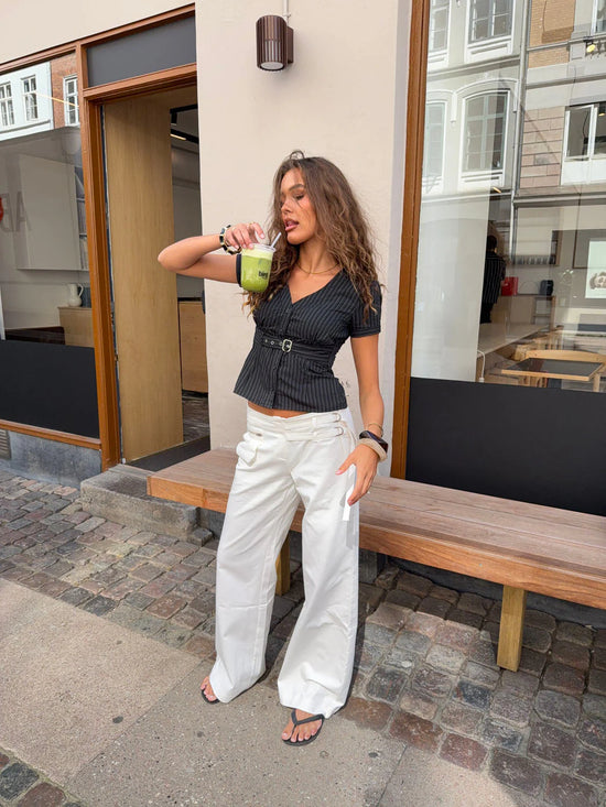 Relaxed Chic Wide-Legged Jeans