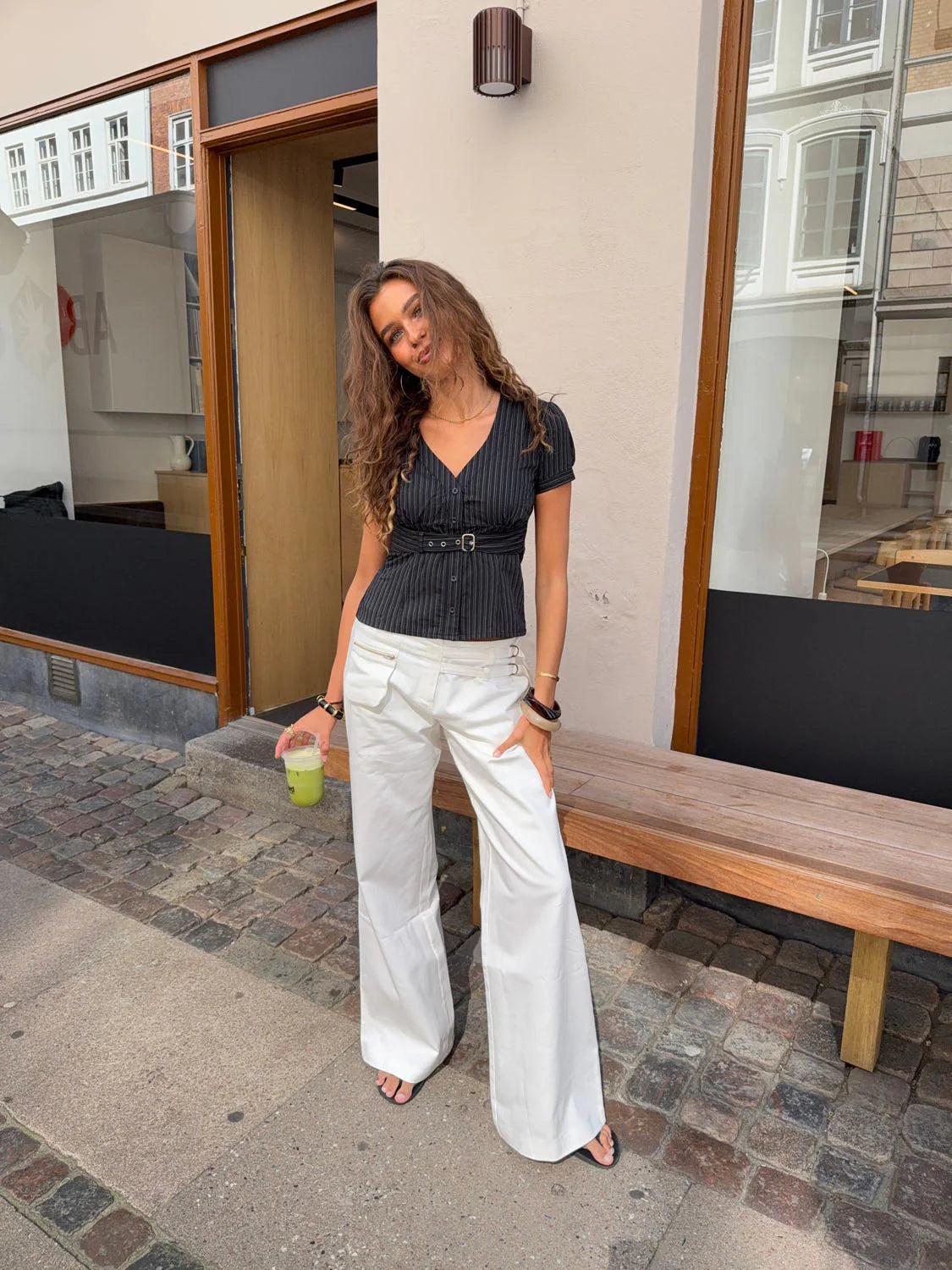 Relaxed Chic Wide-Legged Jeans