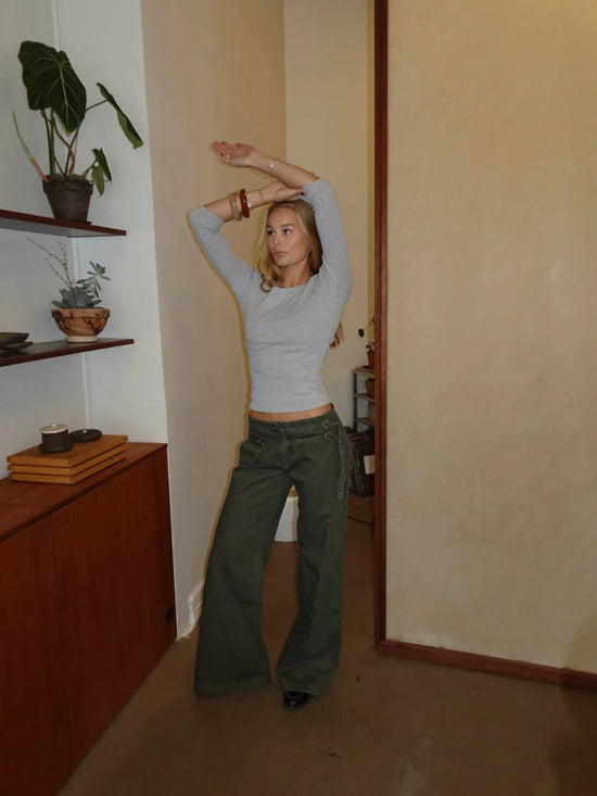 Relaxed Chic Wide-Legged Jeans