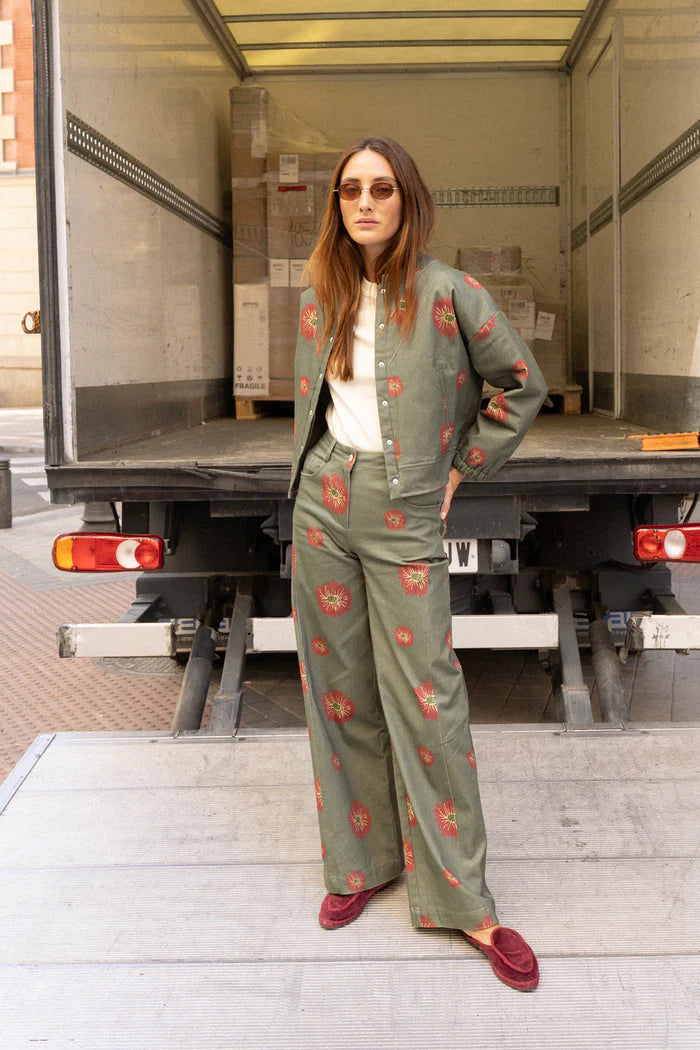 Effortless Chic Wide-Leg Trousers