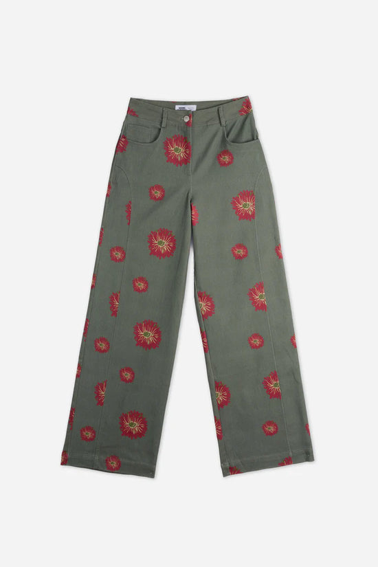 Effortless Chic Wide-Leg Trousers