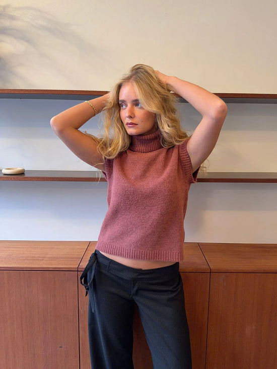 Chic Sleeveless Turtleneck Sweater