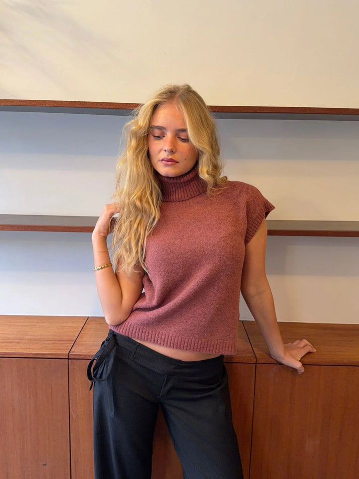 Chic Sleeveless Turtleneck Sweater
