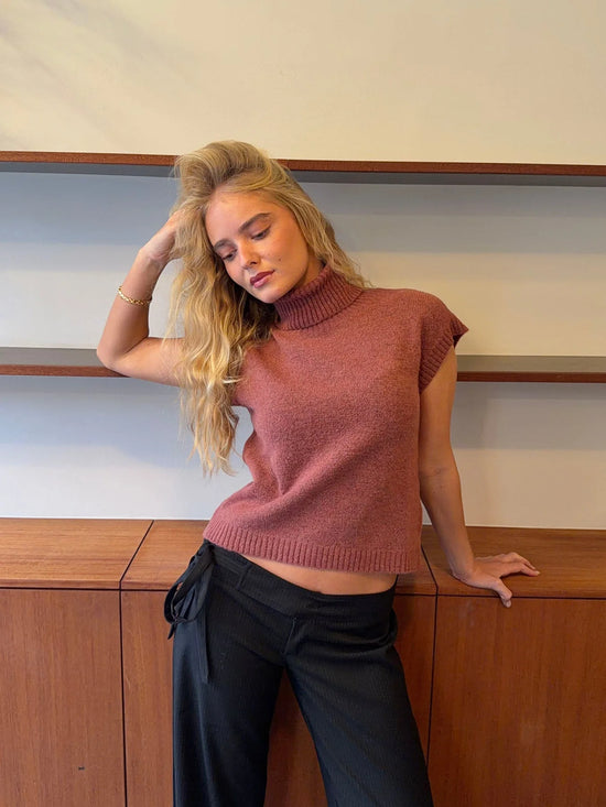 Chic Sleeveless Turtleneck Sweater