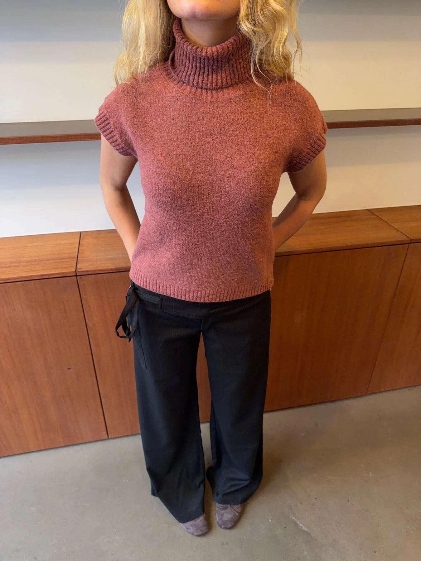 Chic Sleeveless Turtleneck Sweater